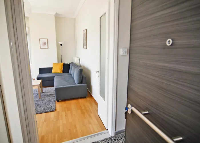 Leonidas' Privileged * קסטוריה