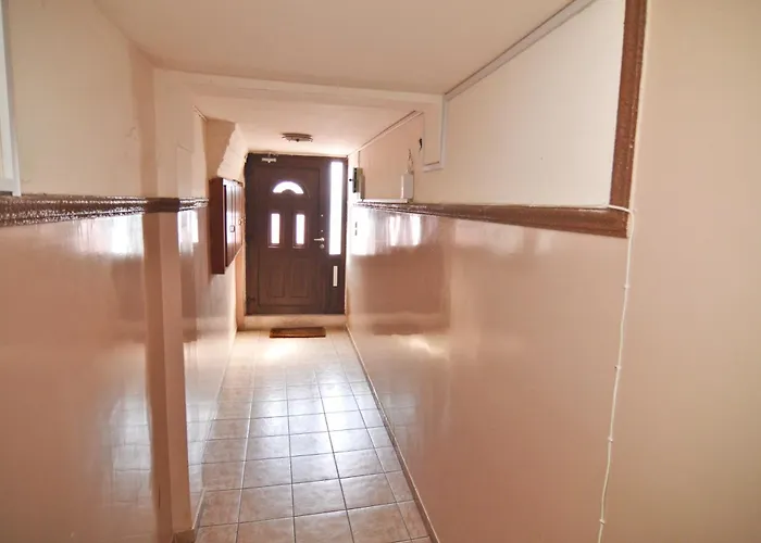 Leonidas' Privileged דירה קסטוריה