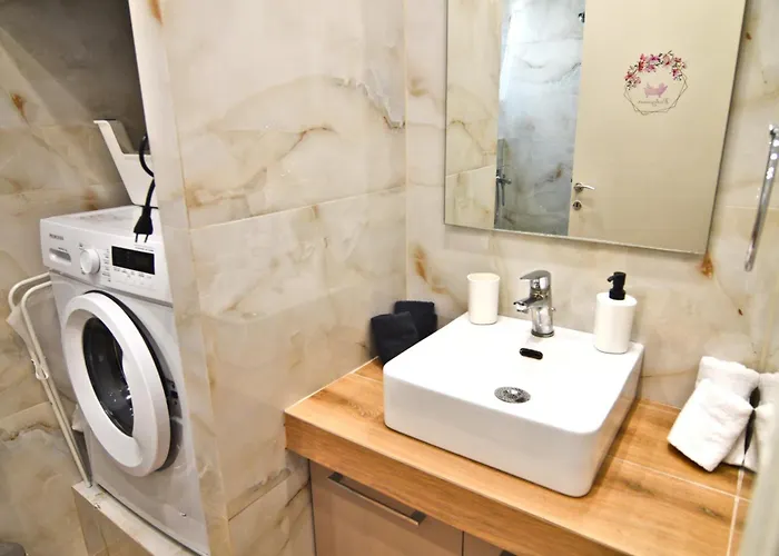 Leonidas' Privileged דירה