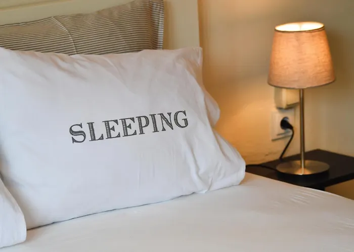 Leonidas' Privileged קסטוריה