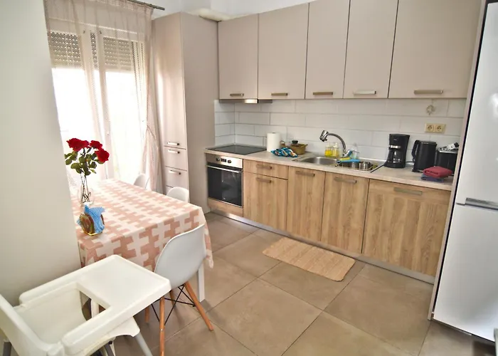 Leonidas' Privileged דירה קסטוריה